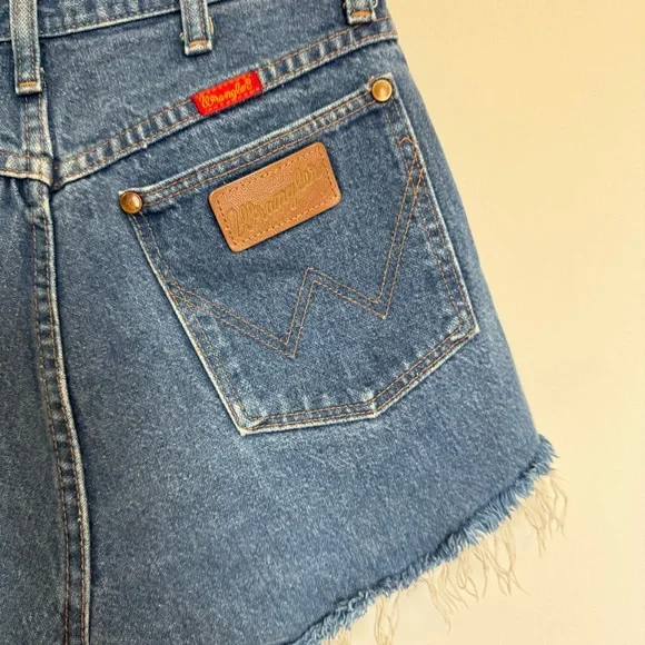 Vintage Wrangler High Rise Cut Off Shorts - Picture 5 of 10